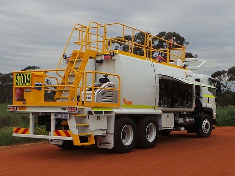 Wet or Dry Hire Heavy Equipment Service Trucks